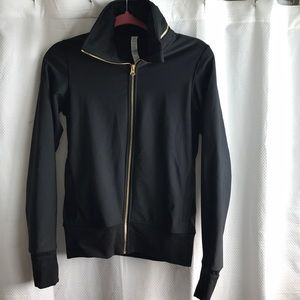 Lululemon black bomber rain jacket 4